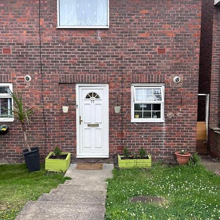 شقة Northolt   في 77 Blenheim Road المظهر الخارجي الصورة